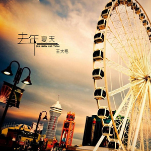 漂亮熟女人妻光着屁屁在厨房
