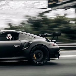 漂亮熟女人妻光着屁屁在厨房
