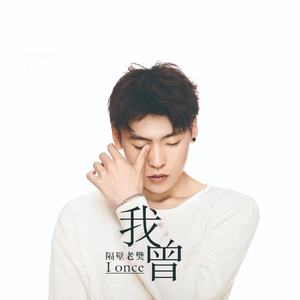 漂亮熟女人妻光着屁屁在厨房
